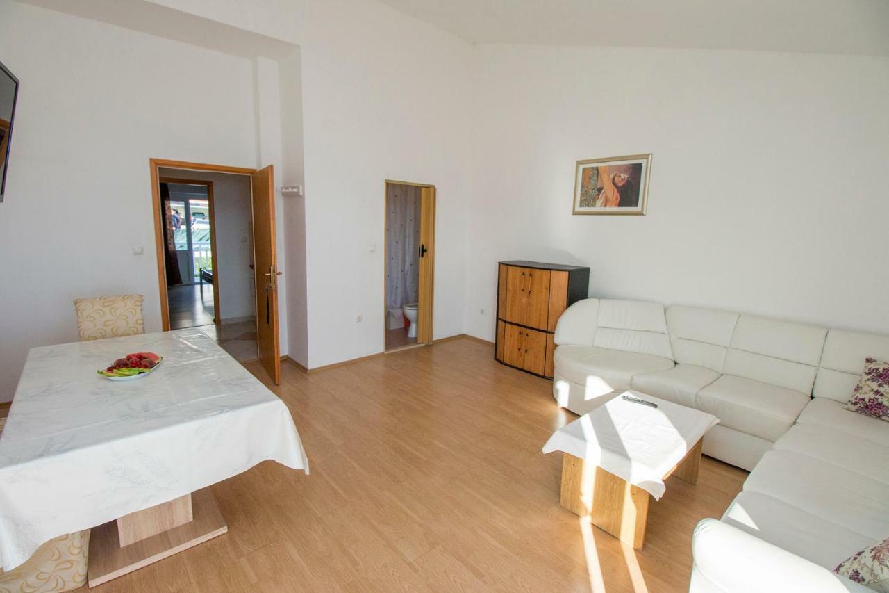 Mrkonjic Branko & Marija Apartmani Omis Exterior photo